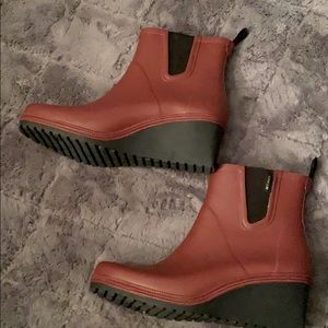Tretorn wedge rain boots